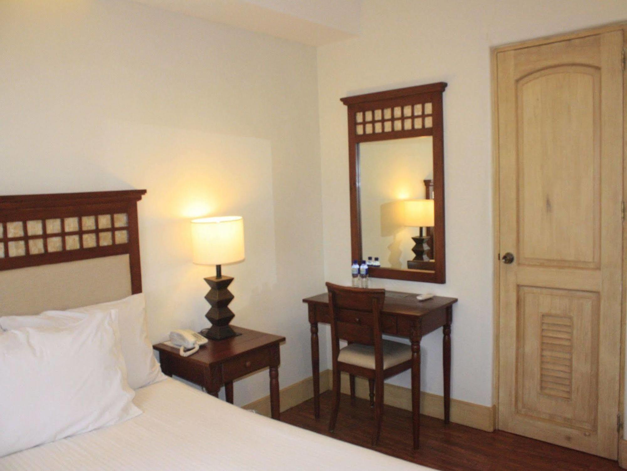 Hotel Emilia Davao ภายนอก รูปภาพ