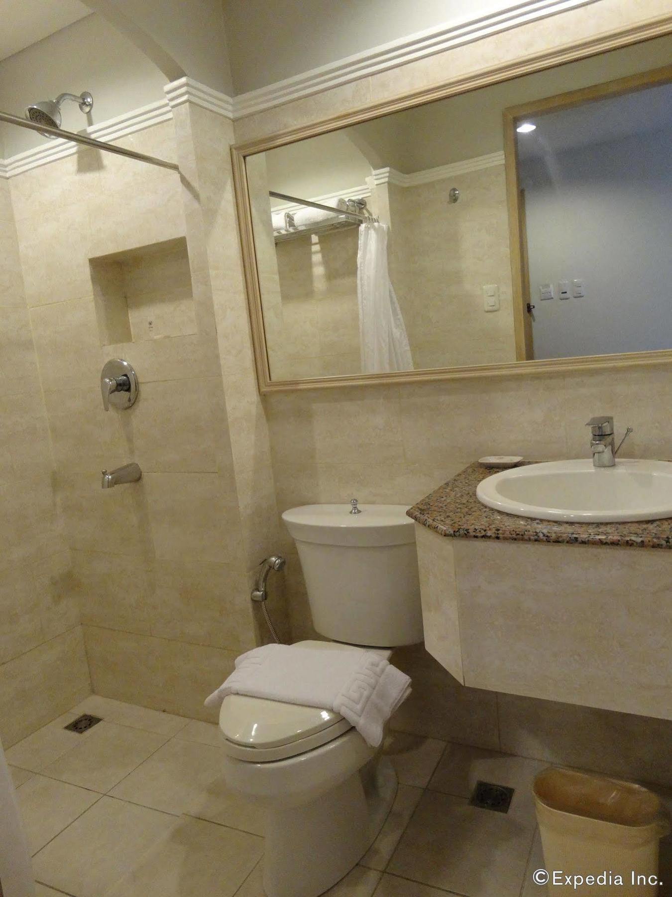 Hotel Emilia Davao ภายนอก รูปภาพ
