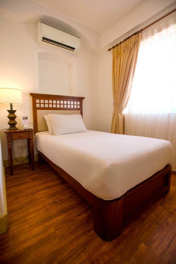 Hotel Emilia Davao ภายนอก รูปภาพ